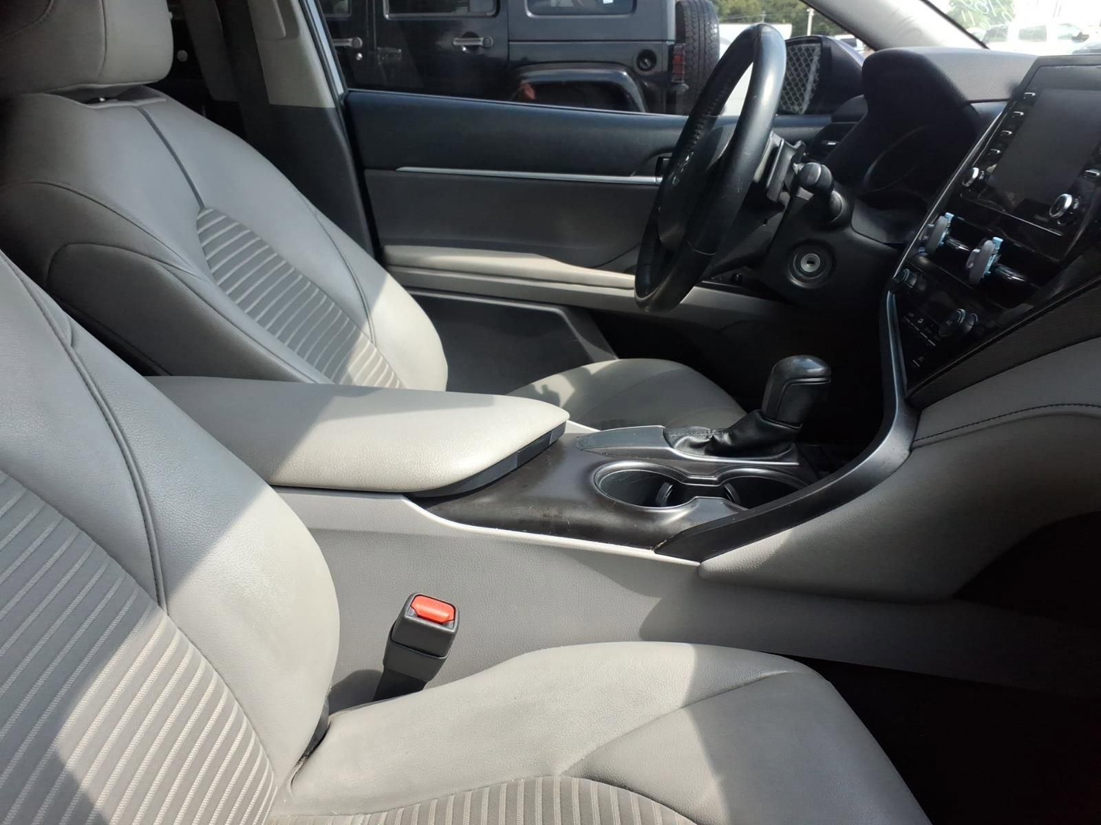 Used 2021 Toyota Camry SE FWD image 9