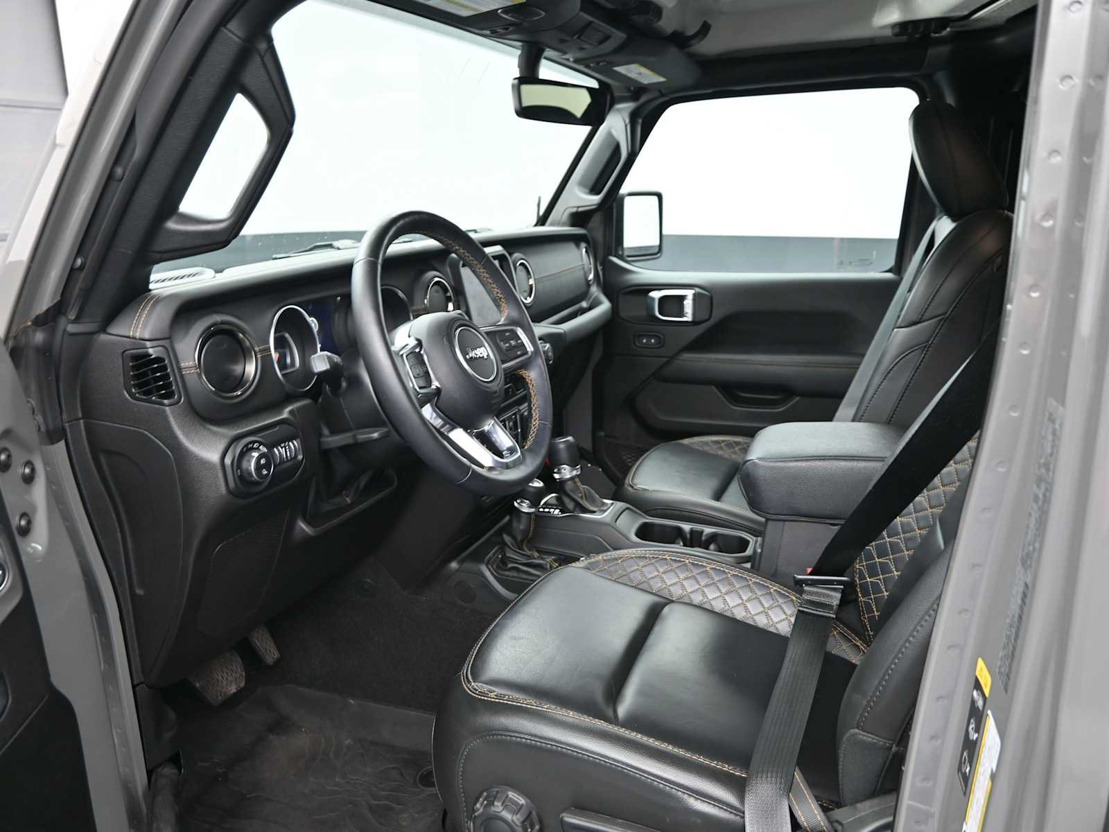 Used 2022 Jeep Gladiator Overland AWD/4WD image 11