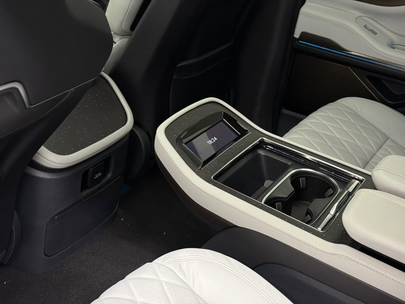 New 2026 Lincoln Navigator Black Label AWD/4WD image 22