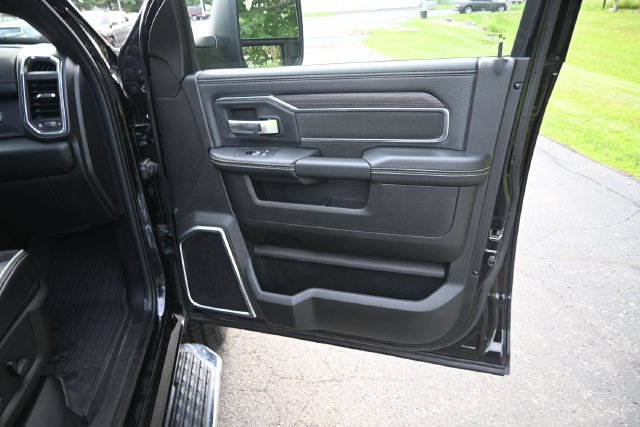 Used 2025 RAM 2500 Laramie AWD/4WD image 21