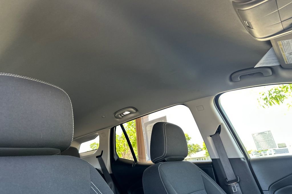 Used 2022 GMC Terrain SLE w/ LPO, Floor Liner Package image 24