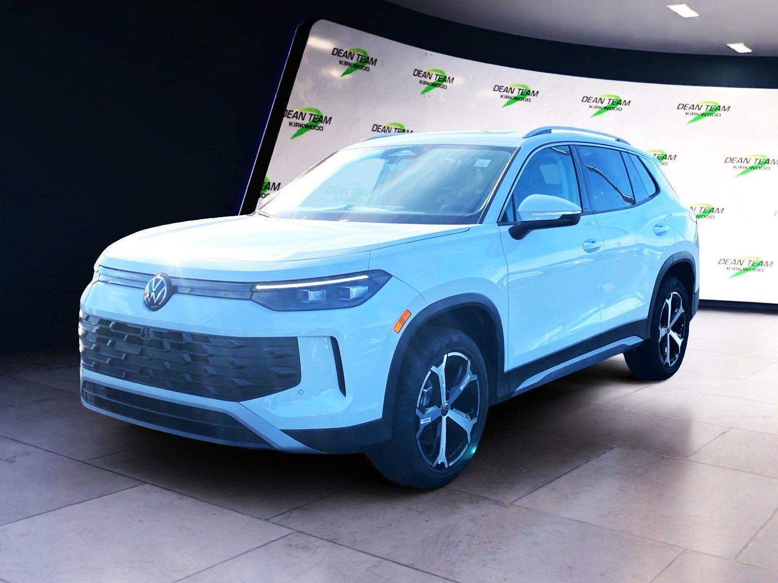 New 2026 Volkswagen Tiguan SE AWD/4WD image 2