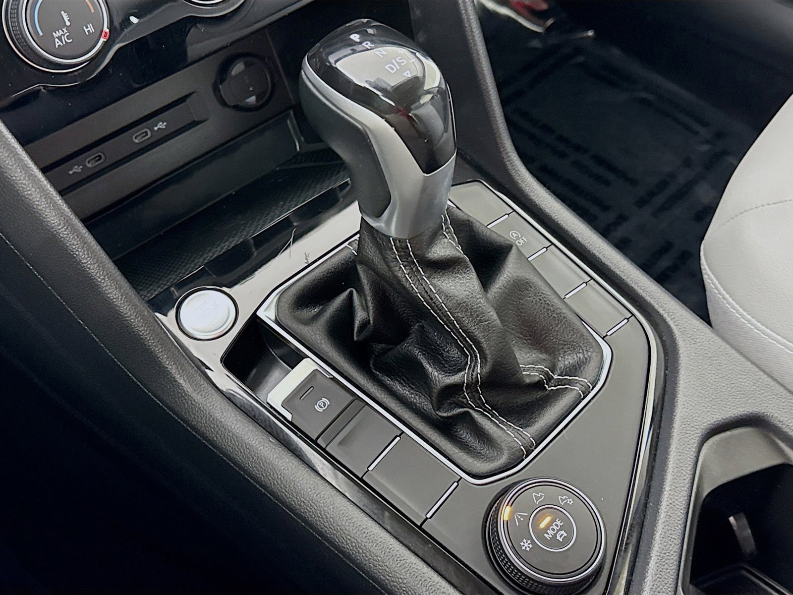 Certified 2023 Volkswagen Taos SE image 18