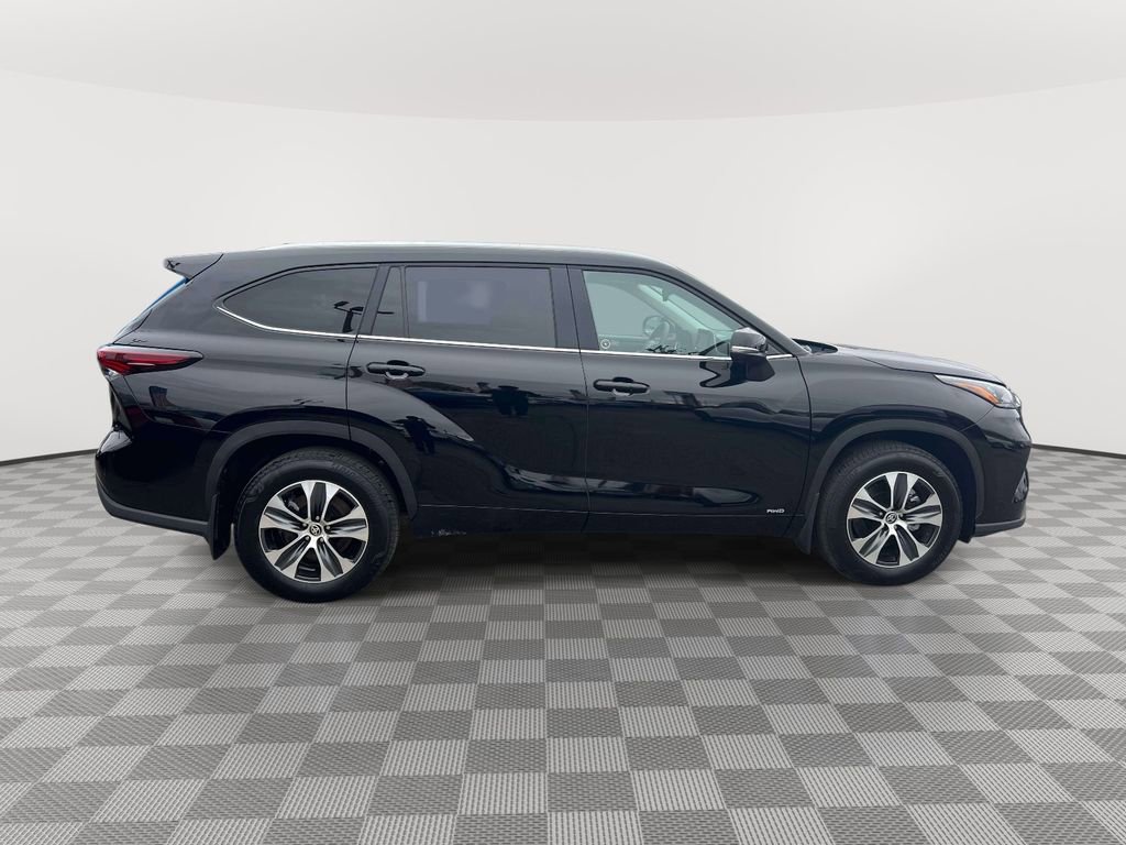 Used 2026 Toyota Highlander XLE AWD/4WD image 4