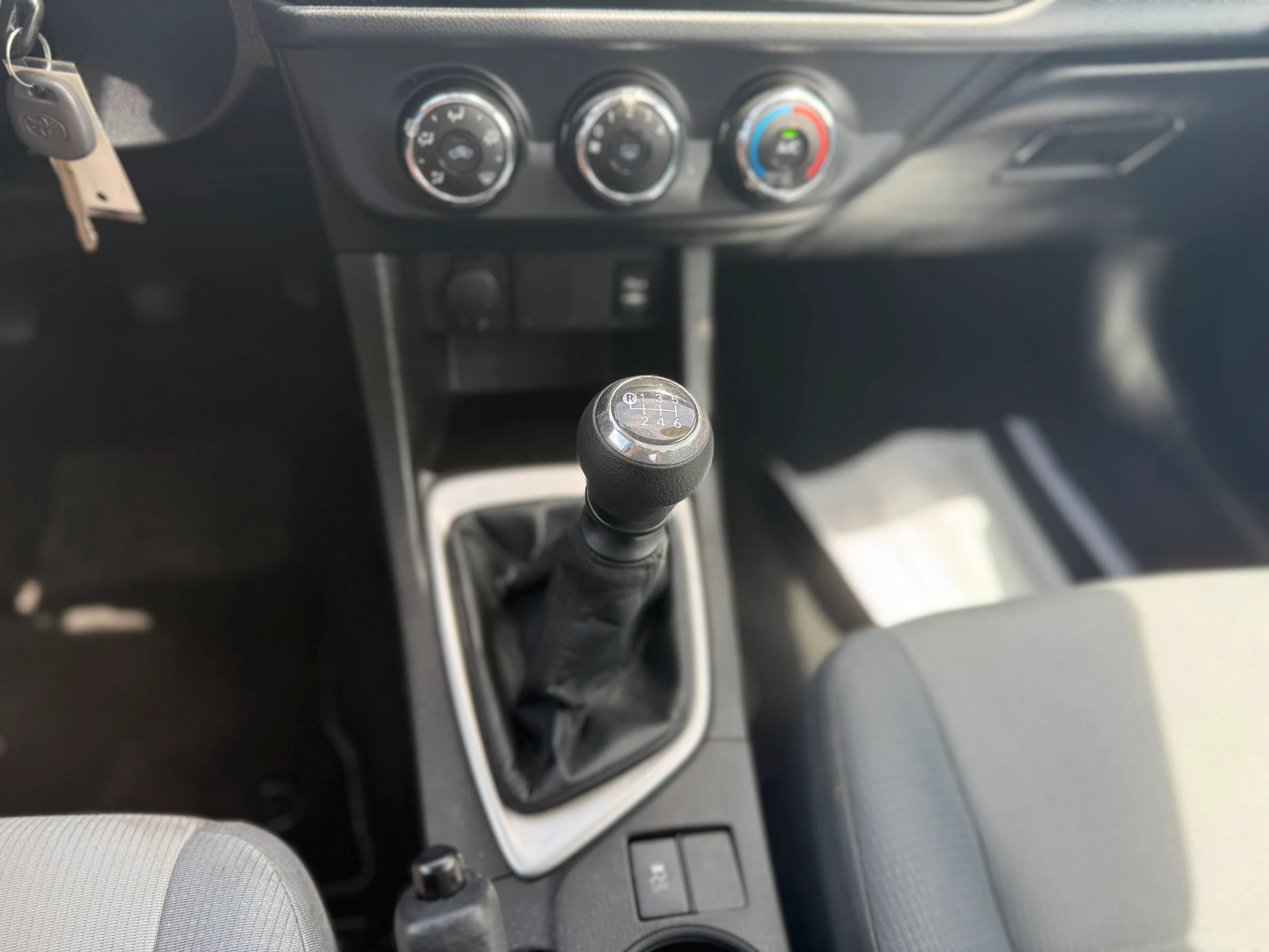 Used 2014 Toyota Corolla L FWD image 23