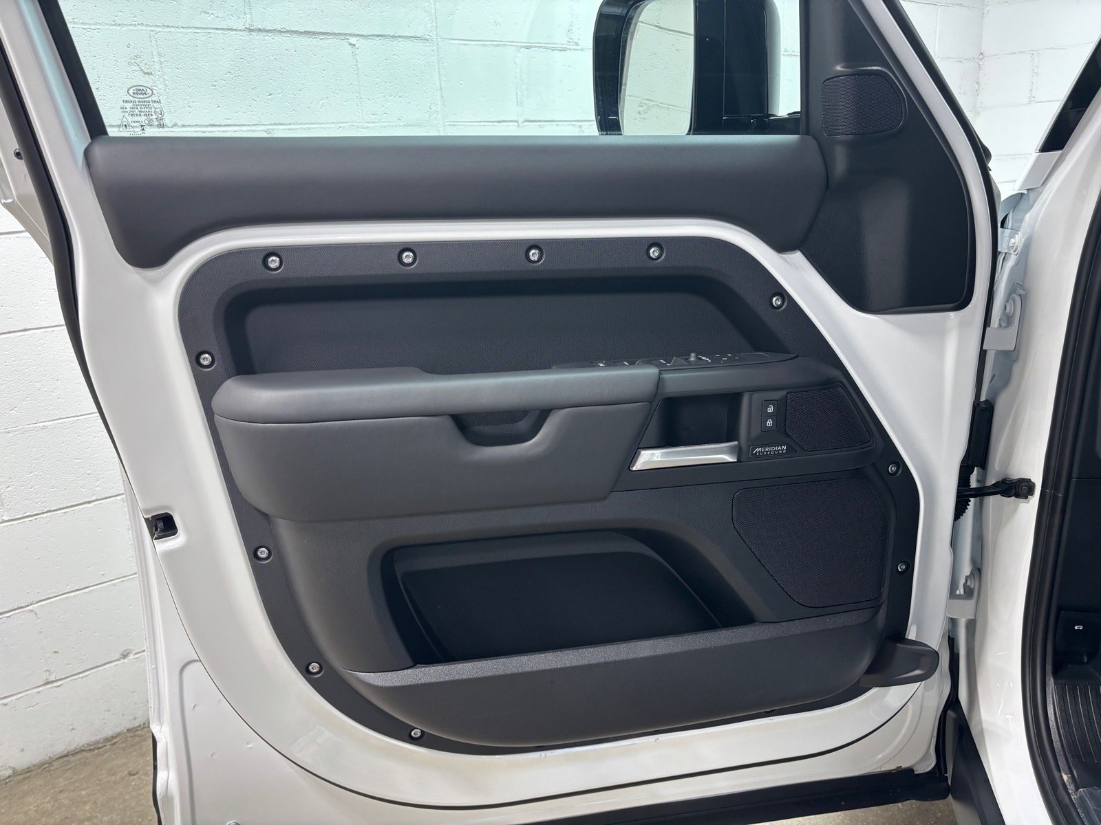 New 2026 Land Rover Defender 130 X-Dynamic SE AWD/4WD image 25