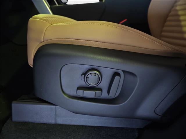 New 2025 Land Rover Discovery Dynamic SE image 27