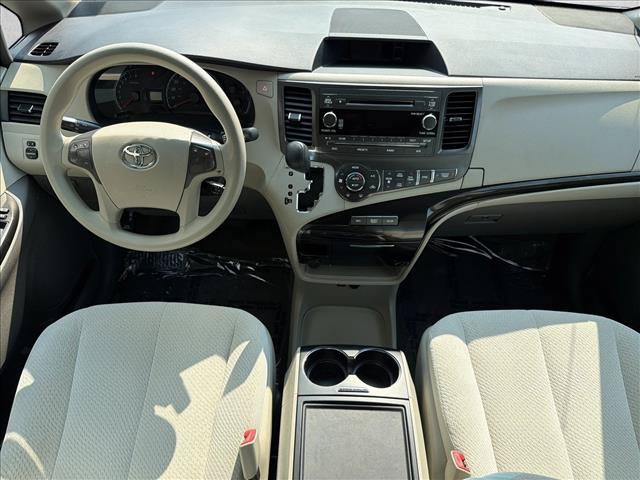 Used 2013 Toyota Sienna LE w/ Towing Pkg FWD image 24