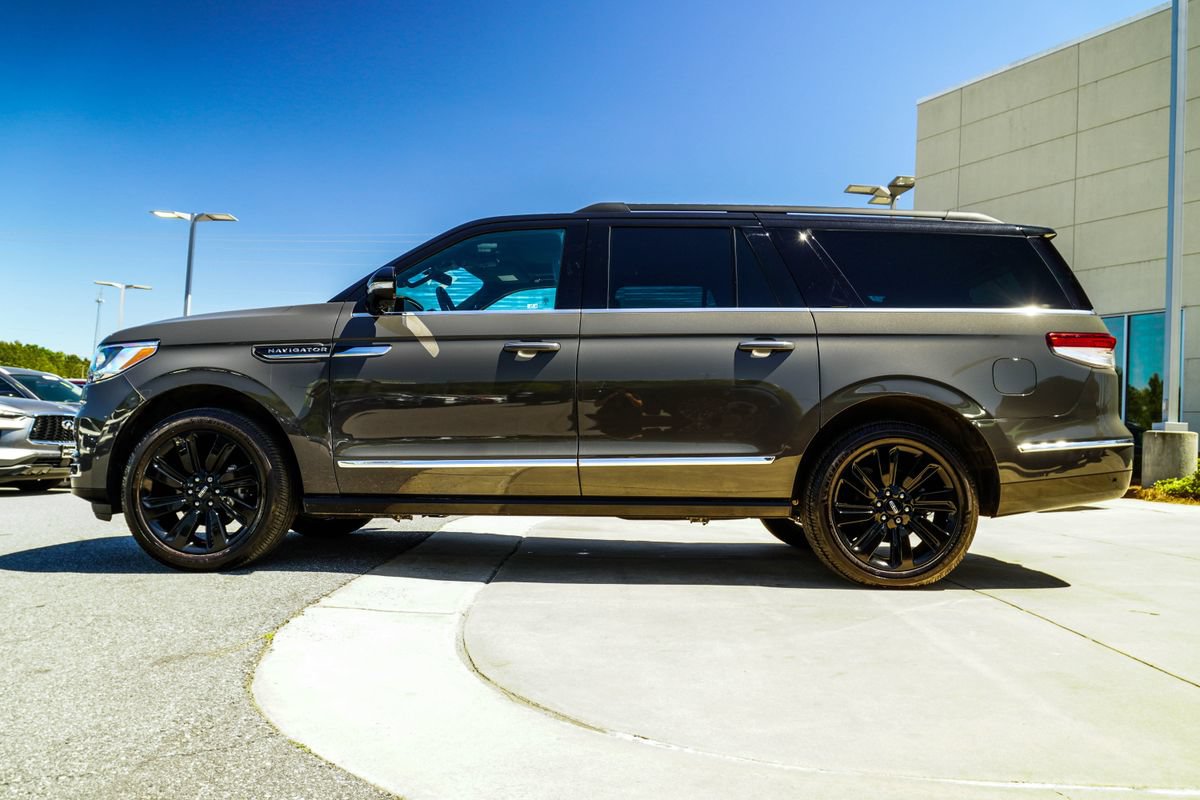 Used 2023 Lincoln Navigator L Black Label AWD/4WD image 9