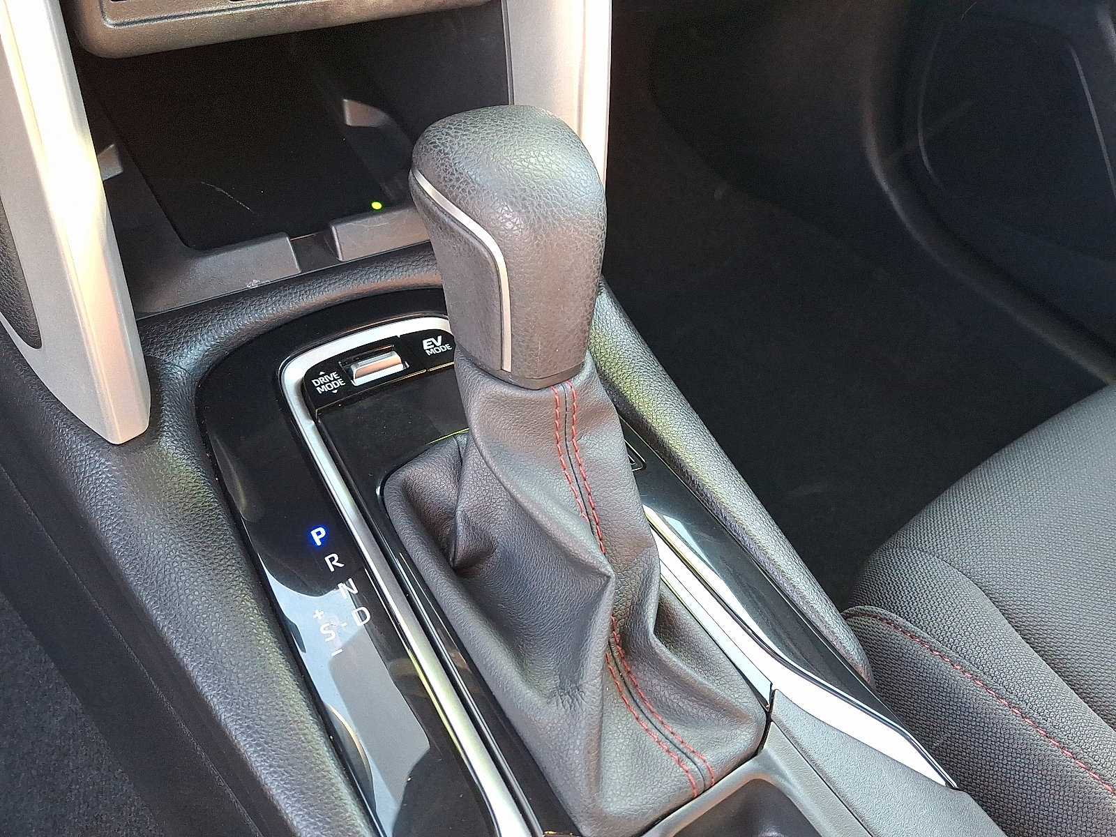 Used 2024 Toyota Corolla Cross AWD Hybrid image 16