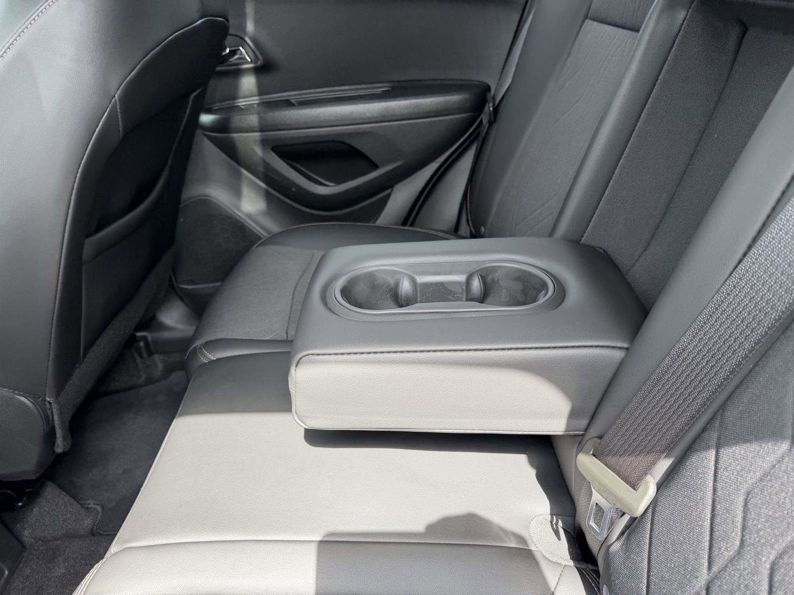 Certified 2022 Chevrolet Trax LT w/ LT Convenience Package image 18