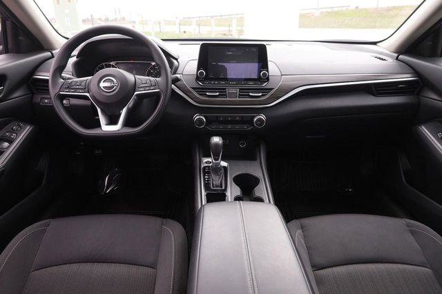 Used 2025 Nissan Altima 2.5 SV FWD image 19