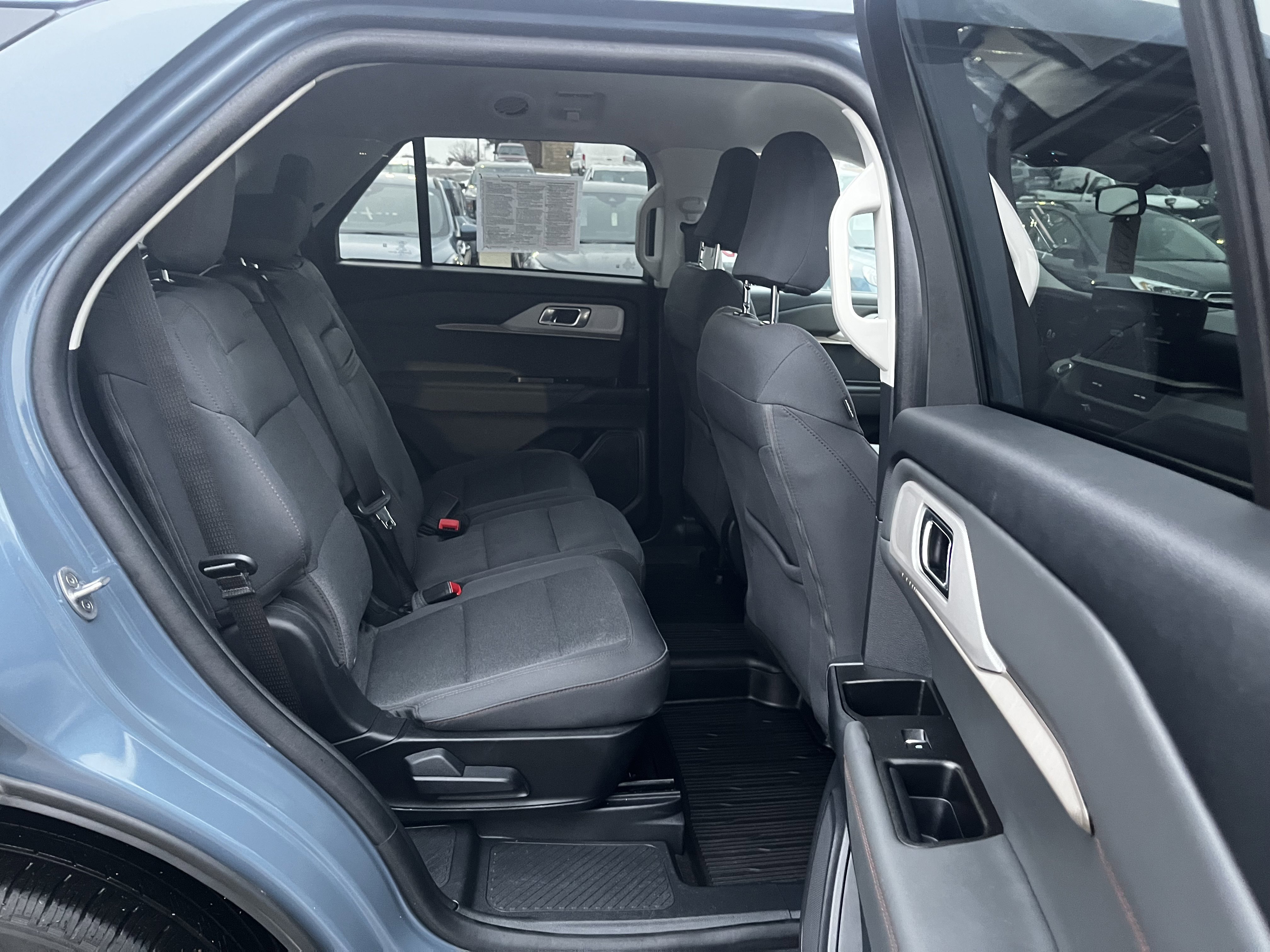 Used 2025 Ford Explorer Active AWD/4WD image 12