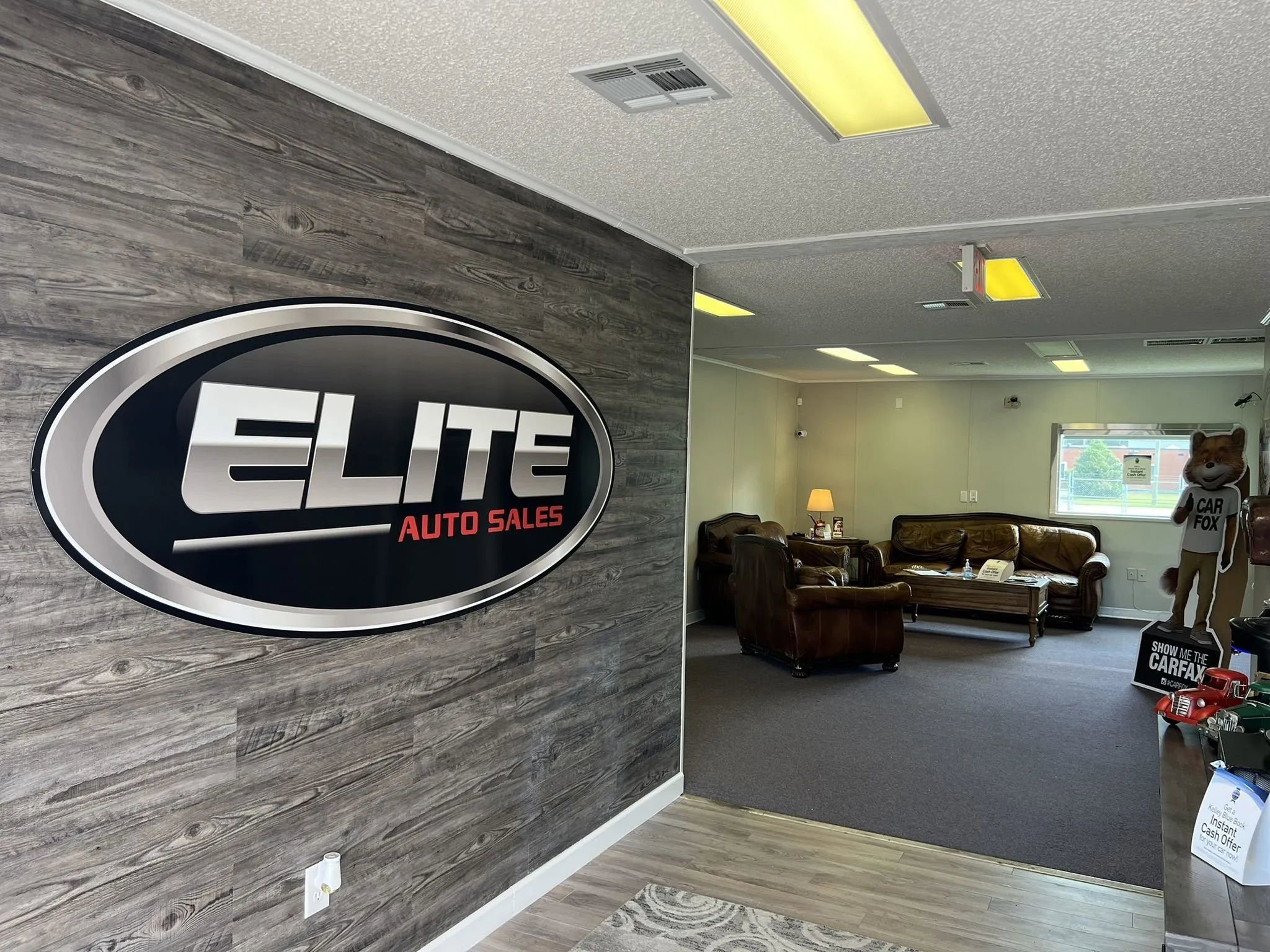 Used 2017 Jeep Wrangler Unlimited Sahara image 32