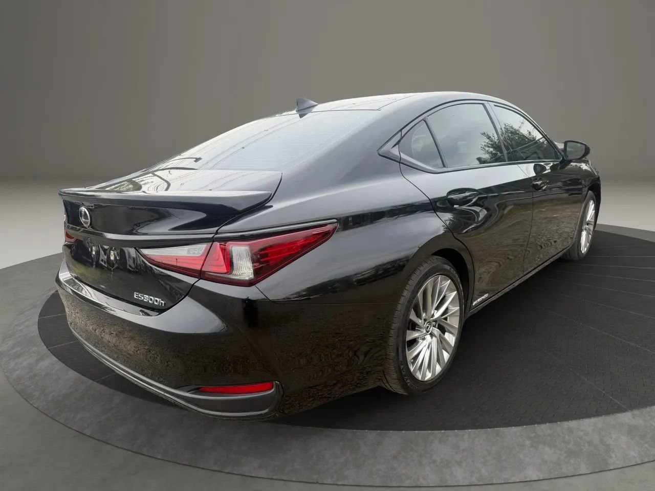 Used 2020 Lexus ES 300h w/ Accessory Package FWD image 5