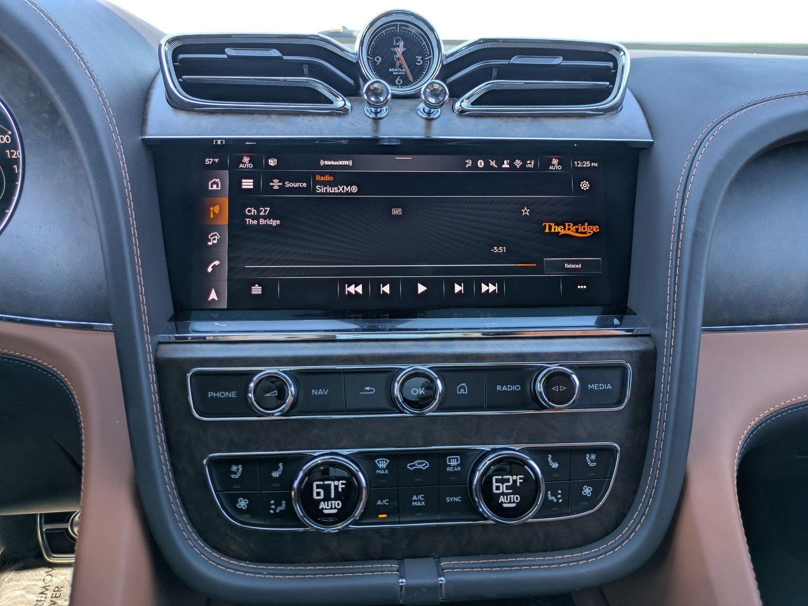 Certified 2025 Bentley Bentayga Extended Wheelbase image 18