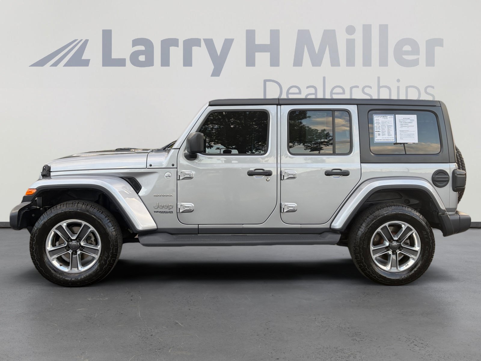 Used 2020 Jeep Wrangler Unlimited Sahara AWD/4WD image 2