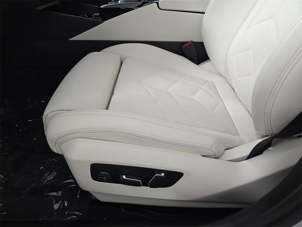 Used 2026 BMW 530i xDrive w/ Premium Package image 32