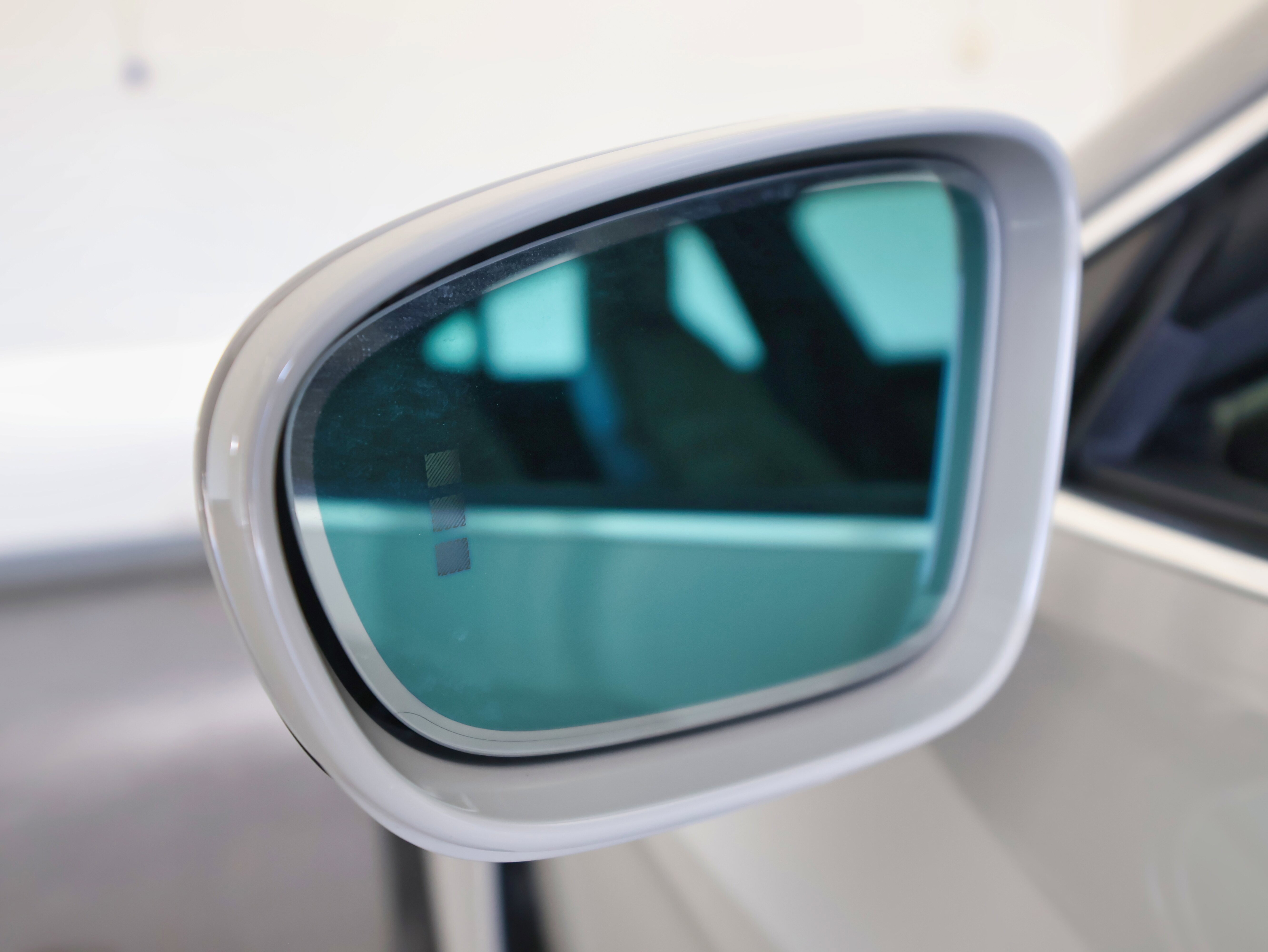 Used 2022 Porsche Taycan 4S image 31