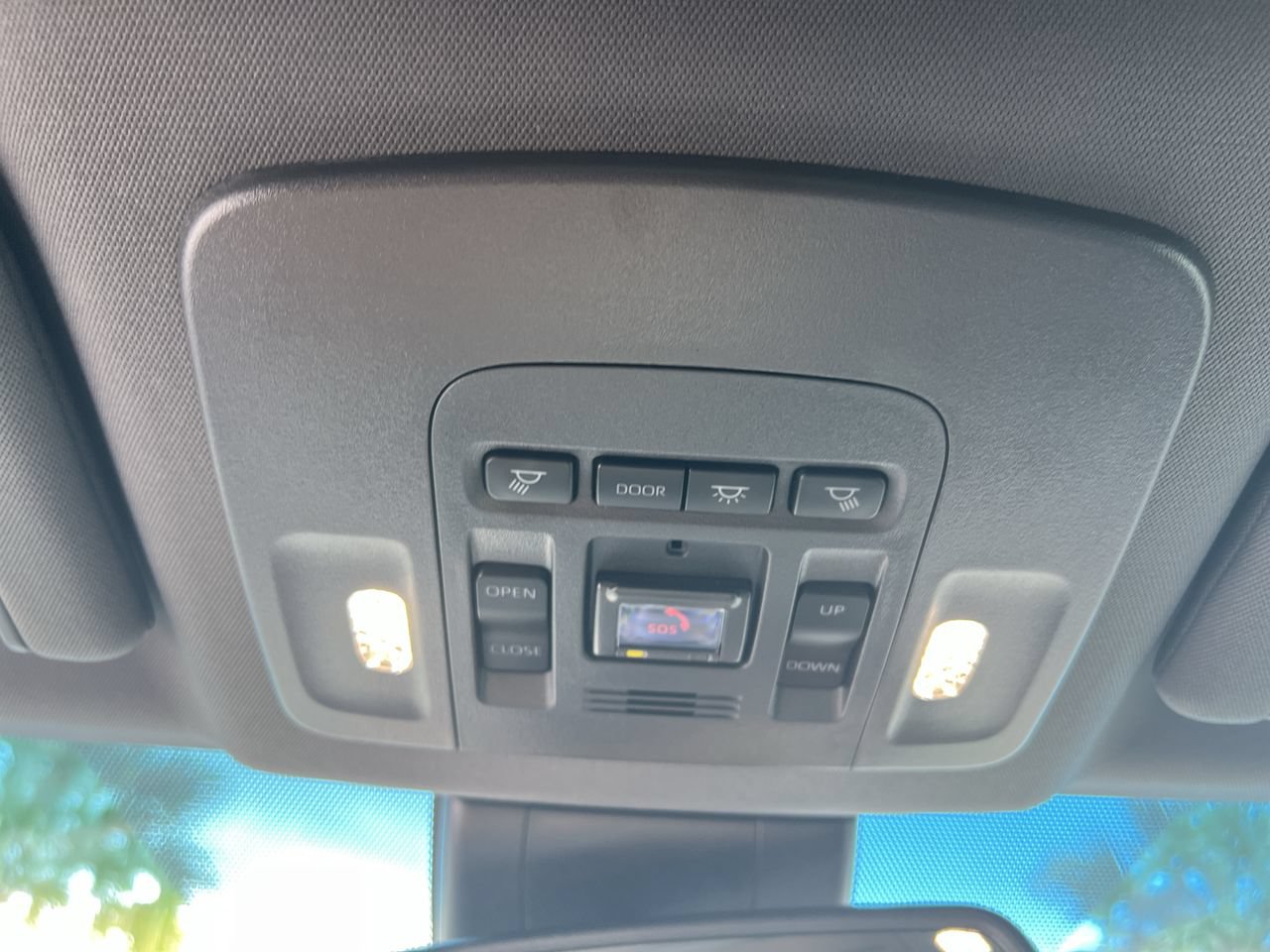 Used 2022 Toyota Avalon XLE w/ Moonroof Package FWD image 29