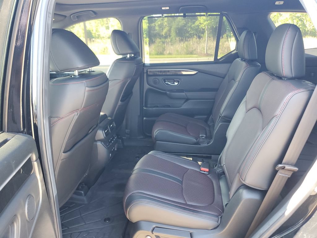 Used 2025 Honda Pilot Black Edition image 28