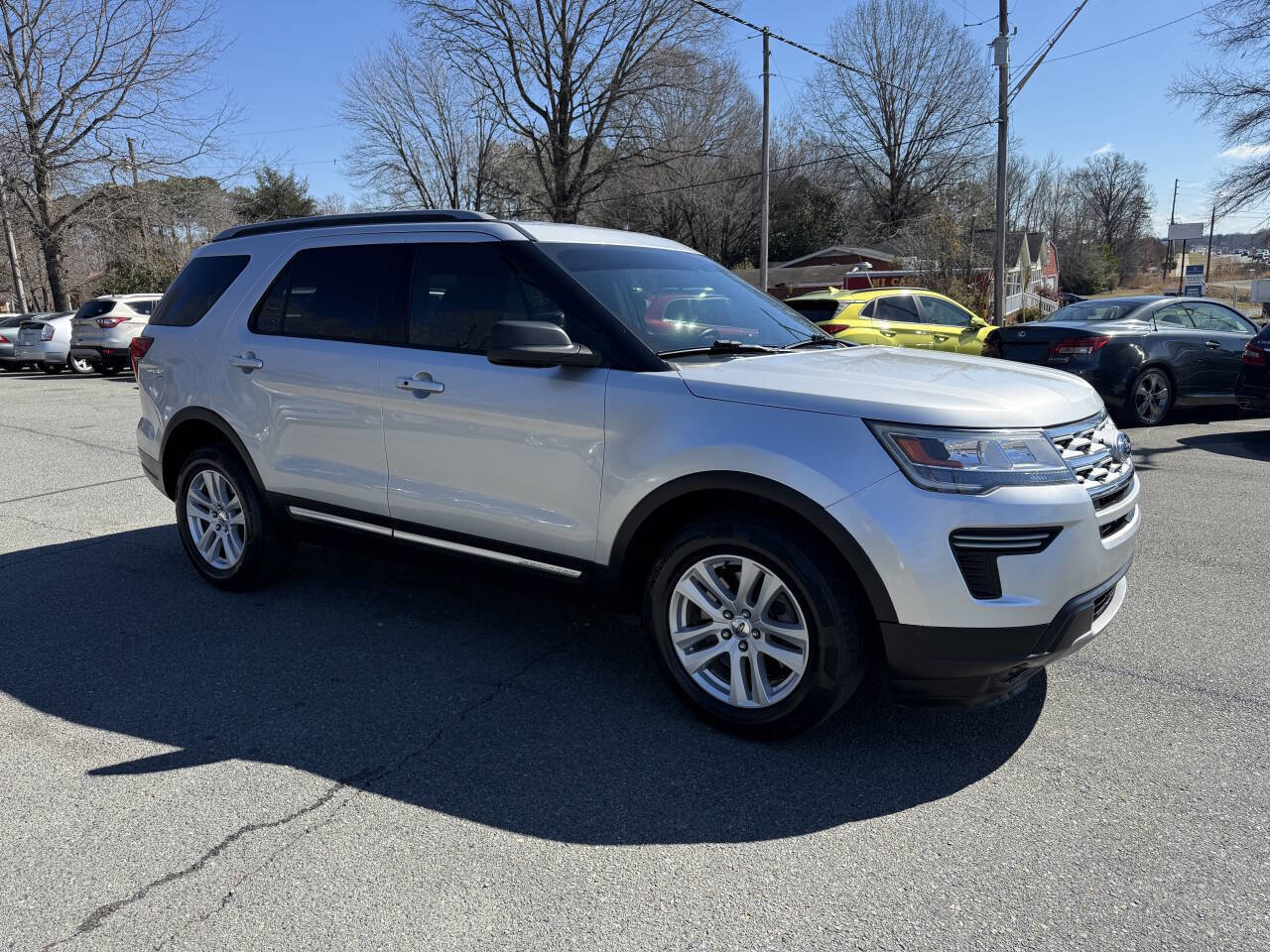 Used 2019 Ford Explorer XLT image 4