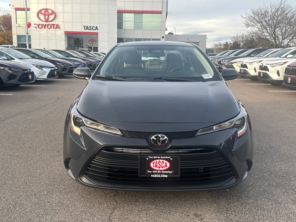Used 2025 Toyota Corolla LE image 2