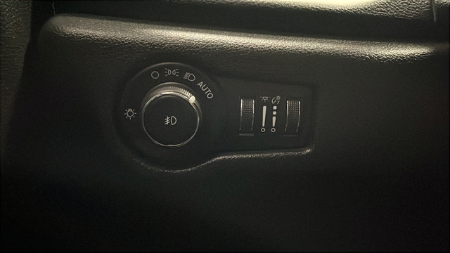 Used 2024 Chrysler Pacifica Limited FWD image 38