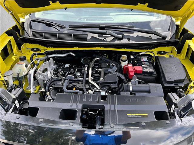 Used 2025 Nissan Kicks SR FWD image 11
