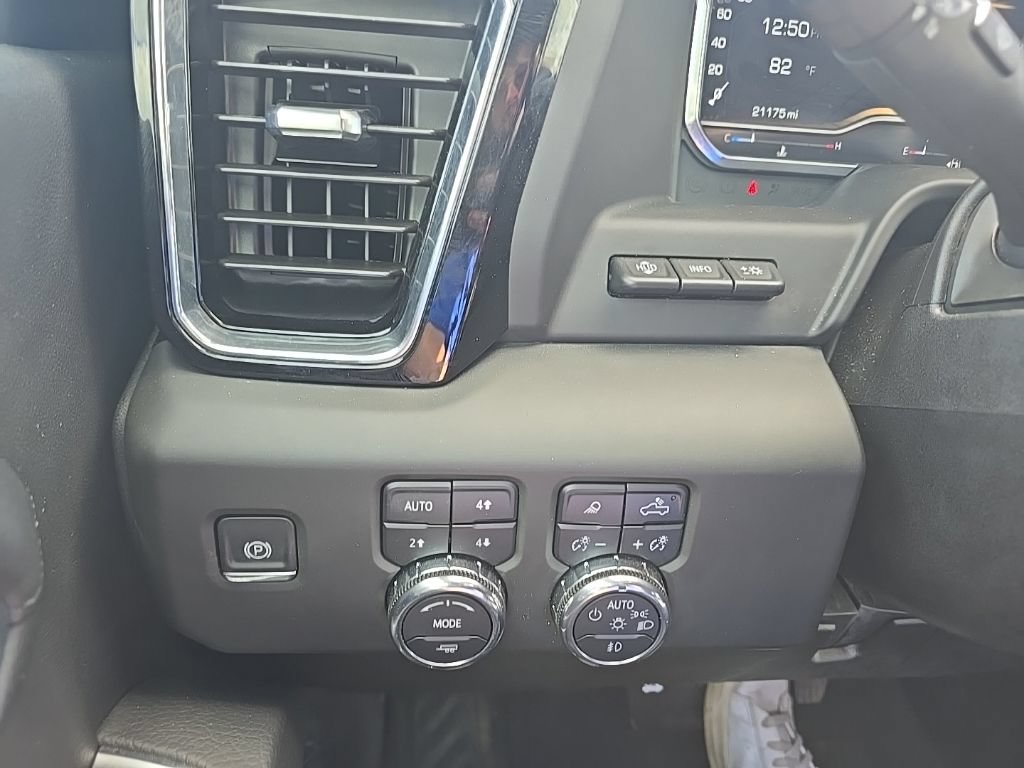 Used 2025 GMC Sierra 3500 Denali w/ Denali Reserve Package AWD/4WD image 23