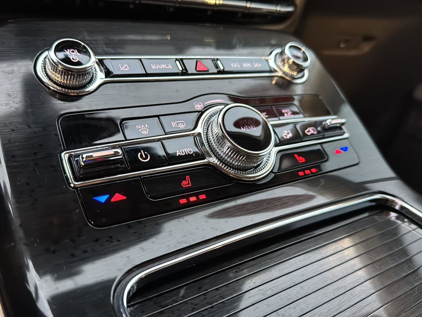 Used 2022 Lincoln Nautilus FWD w/ Premium Package image 25