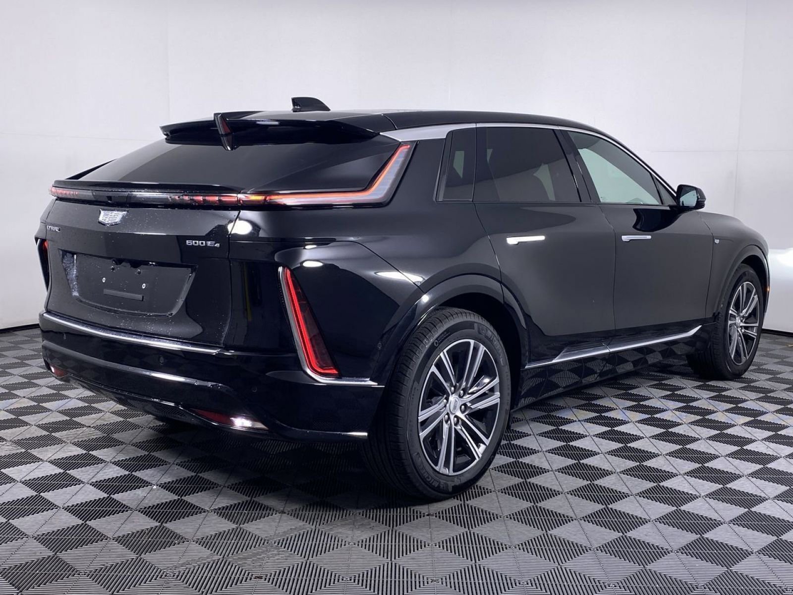 New 2025 Cadillac Lyriq Luxury w/ LPO, Floor Liner Package AWD/4WD image 21
