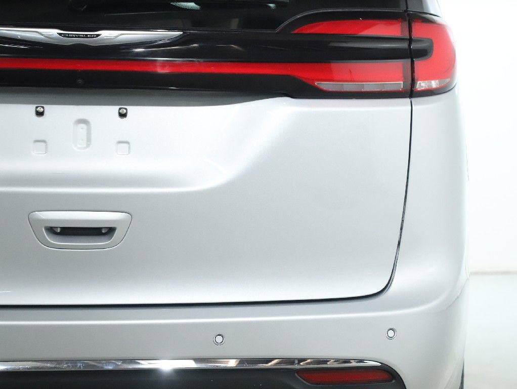 Used 2024 Chrysler Pacifica Touring-L image 44