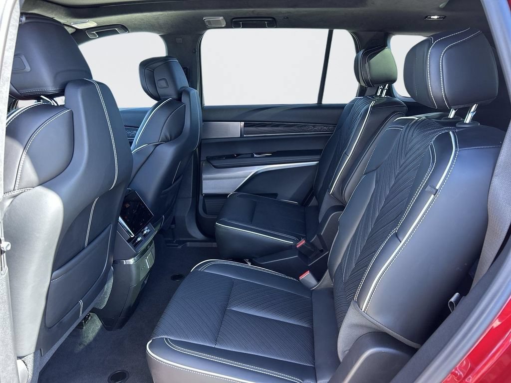 New 2026 Cadillac Vistiq Platinum AWD/4WD image 27
