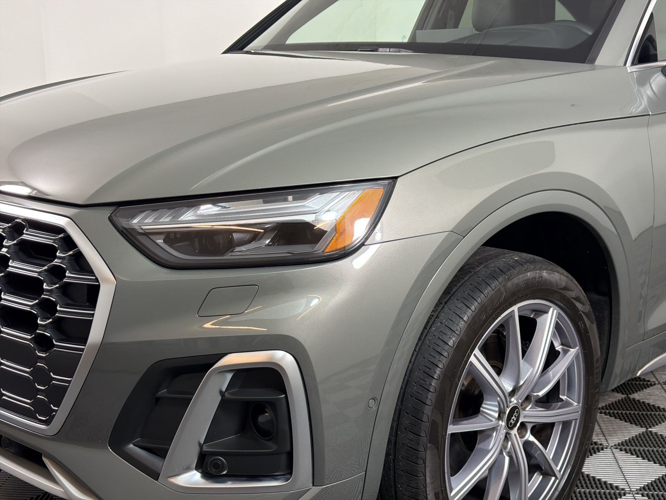Used 2023 Audi SQ5 Prestige w/ Prestige Package AWD/4WD image 8