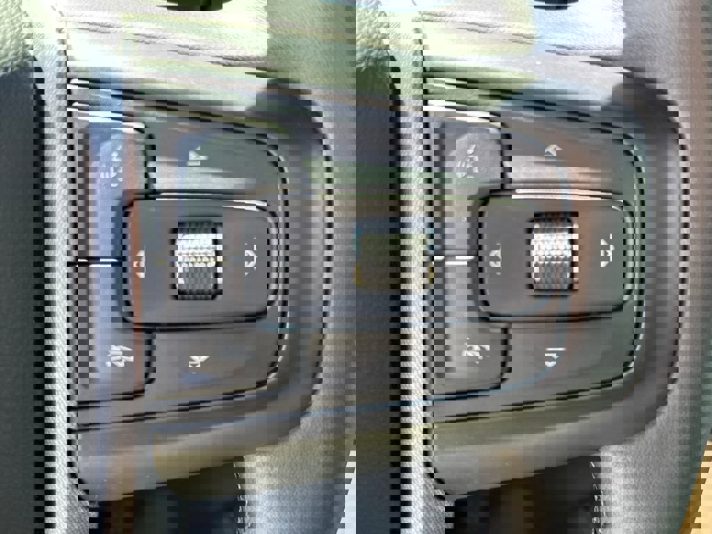 Used 2023 GMC Yukon SLT w/ SLT Luxury Package image 22