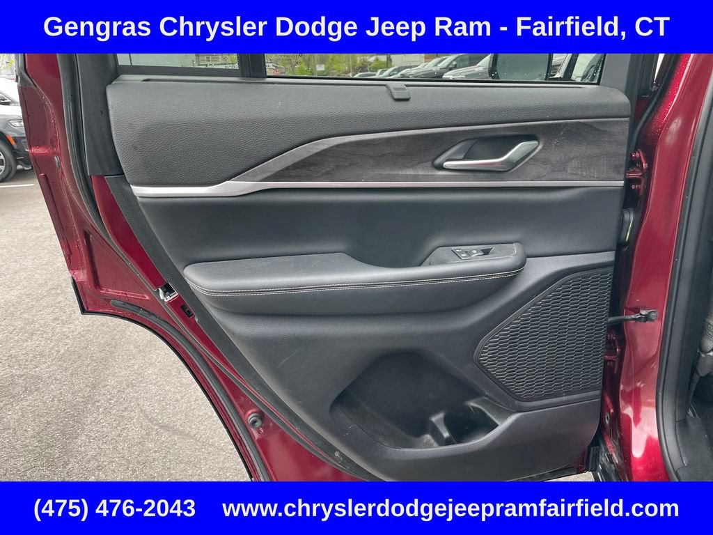 Used 2023 Jeep Grand Cherokee Limited w/ Luxury Tech Group II AWD/4WD image 31