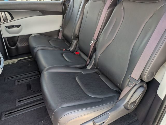 Used 2024 Kia Carnival LX image 30
