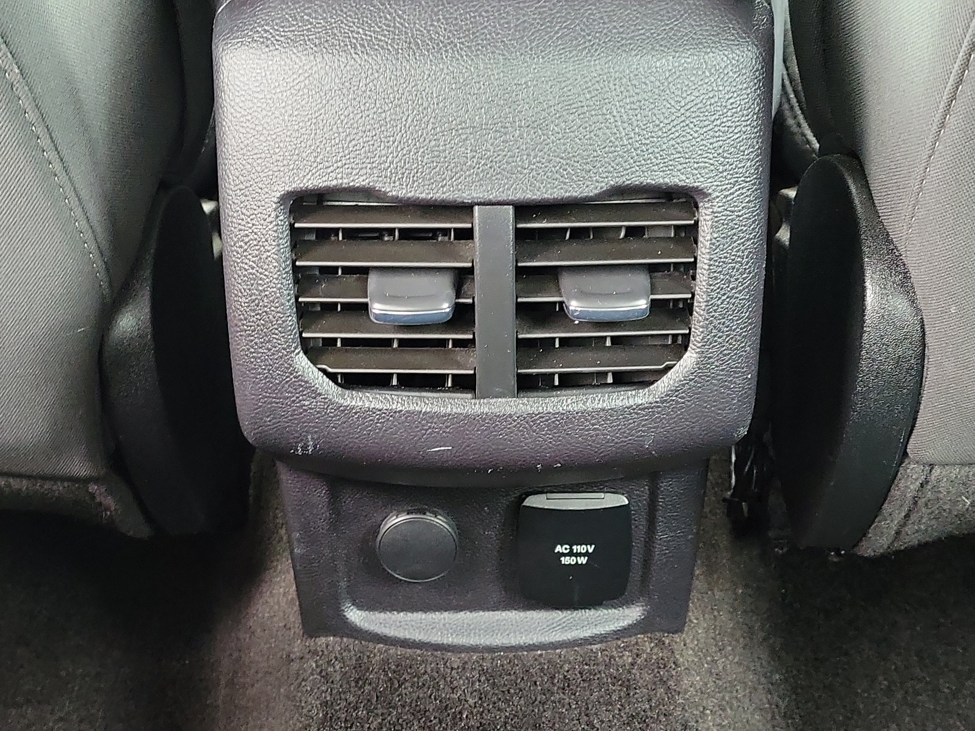Used 2018 Ford Fusion SE FWD image 12