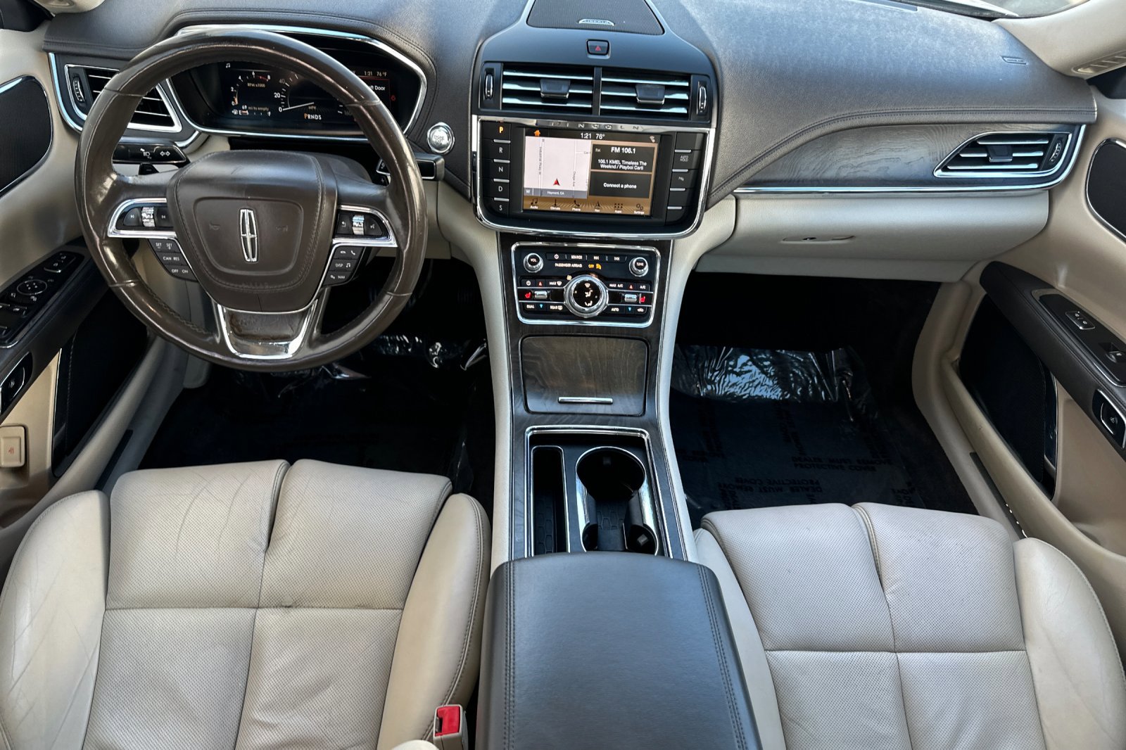 Used 2017 Lincoln Continental Select image 15