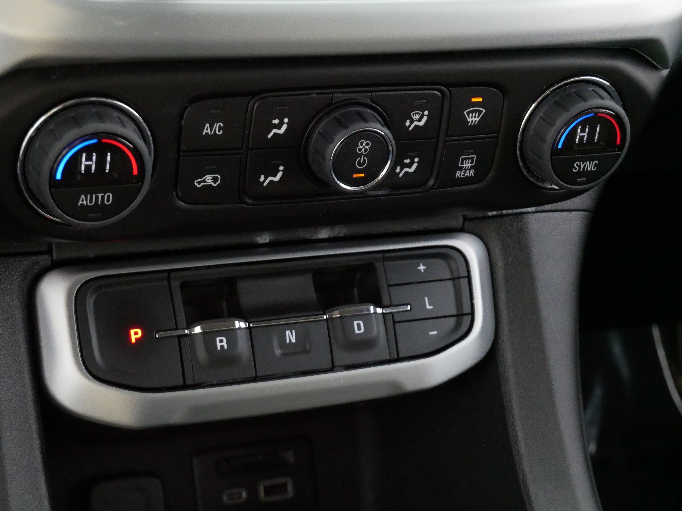 Used 2023 GMC Acadia SLT w/ Elevation Edition image 23