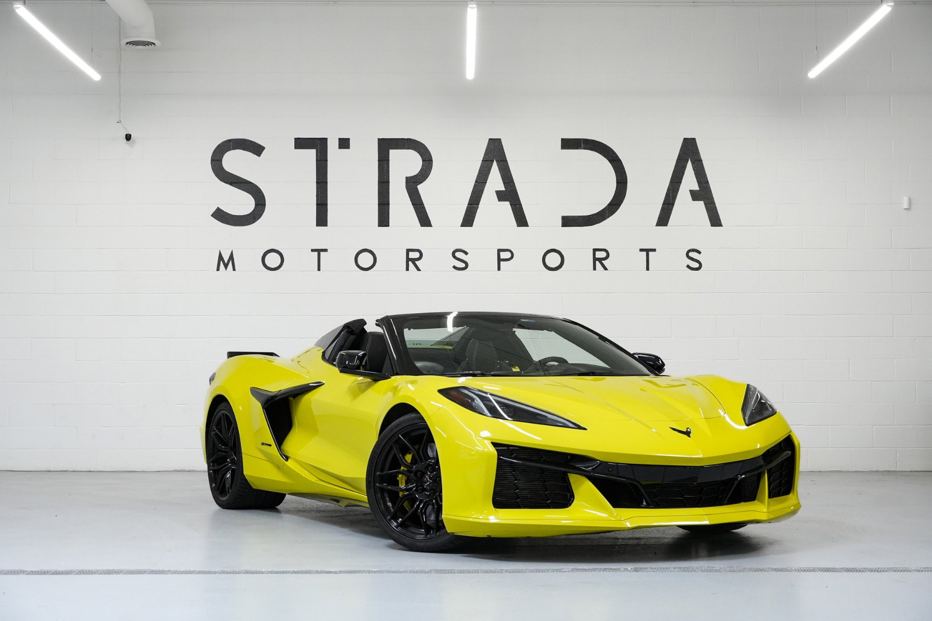 Used 2023 Chevrolet Corvette Z06 w/ Stealth Interior Trim Package RWD image 1