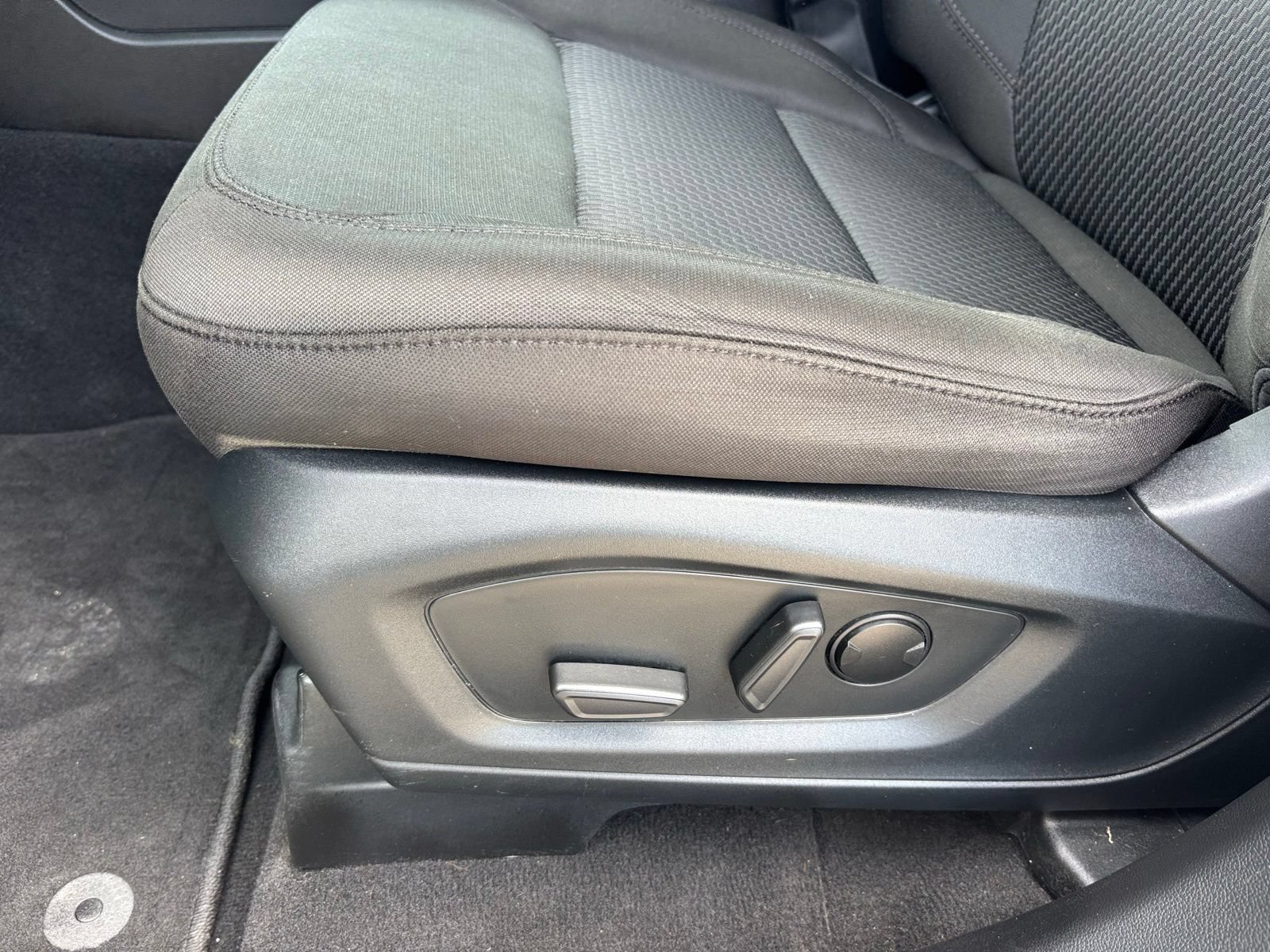 Used 2023 Ford Explorer XLT AWD/4WD image 19