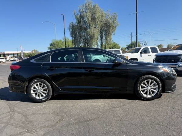 Used 2018 Hyundai Sonata SE FWD image 2