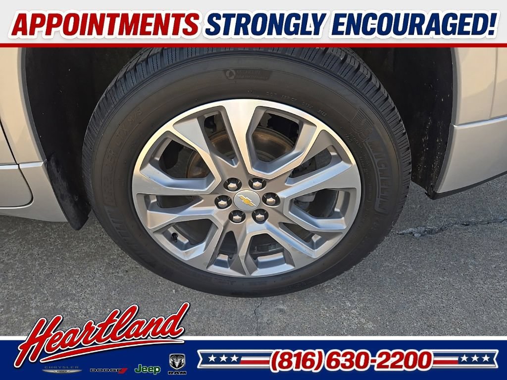 Used 2021 Chevrolet Traverse Premier AWD/4WD image 23