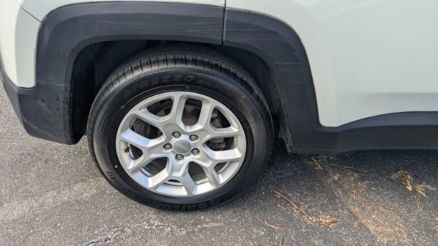 Used 2018 Jeep Renegade Latitude image 12