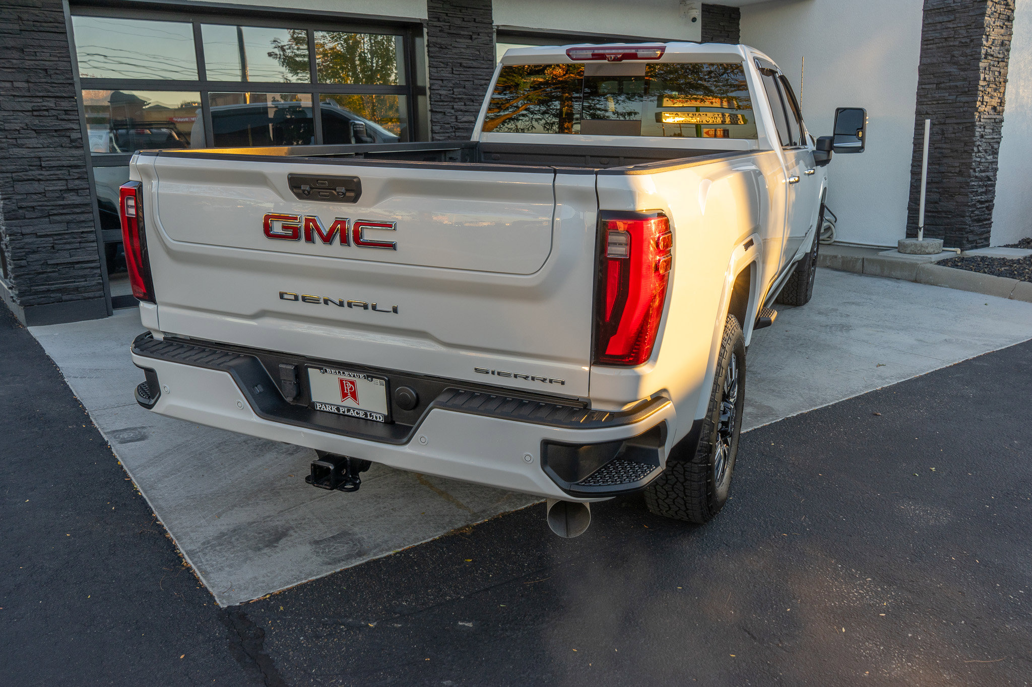 Used 2024 GMC Sierra 3500 Denali w/ Denali Reserve Package image 11