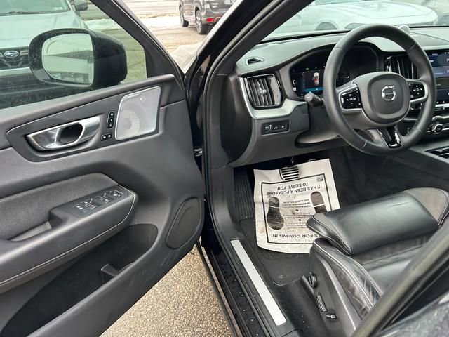 Used 2022 Volvo XC60 T8 R-Design w/ Advanced Package image 9