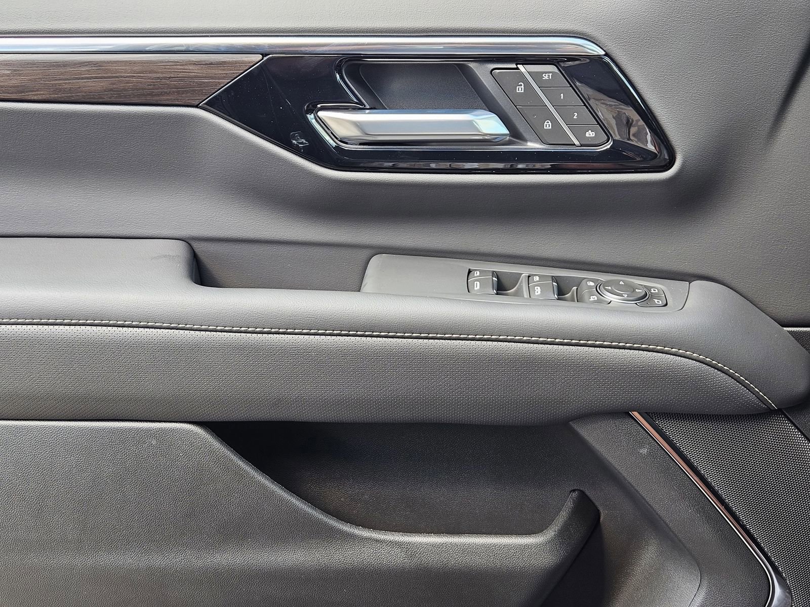 New 2026 Chevrolet Suburban Premier image 25
