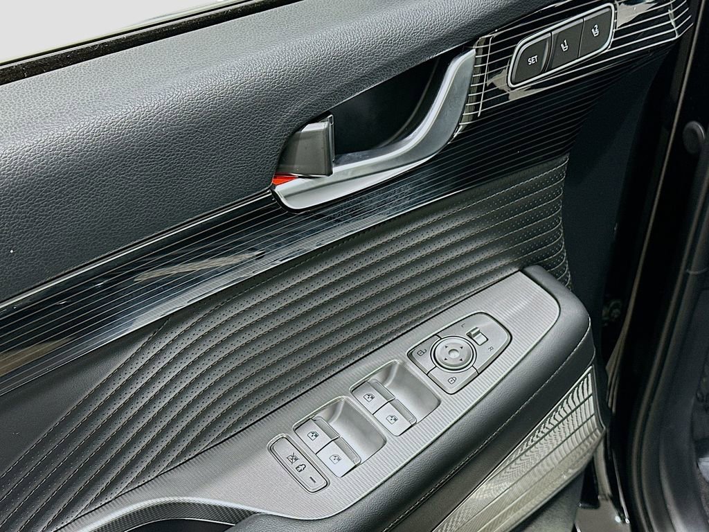 Used 2023 Hyundai Palisade Calligraphy image 18